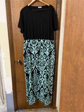 Black & Aqua 3X Patterned Maxi Dress with Short Sleeves